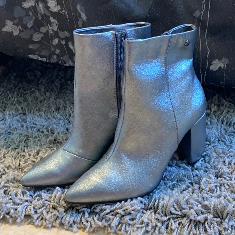 Simply Vera Wang metallic booties